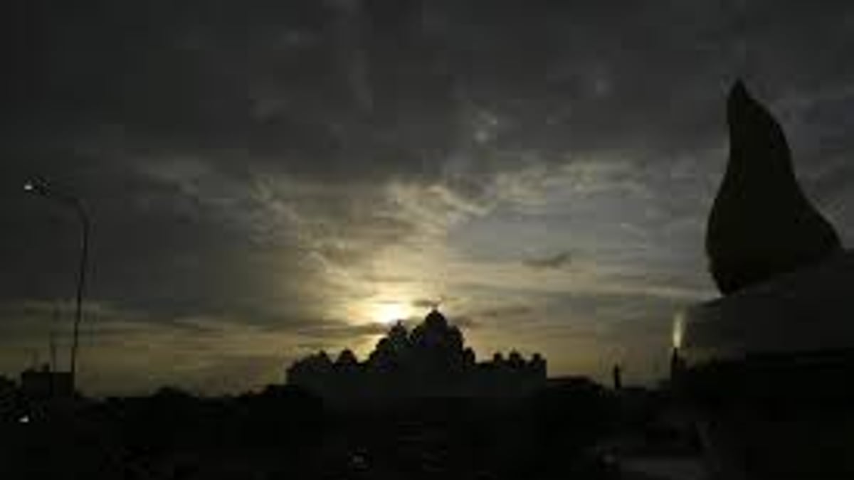 Dry Skies Over Telangana as Neighboring States Drown in Monsoon Rains