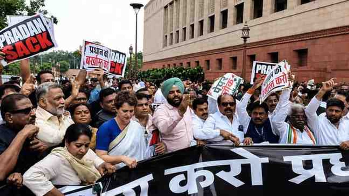 Slogan Versus Slogan At Parliament Entrance As NDA And Opposition Hold Face To Face Protests