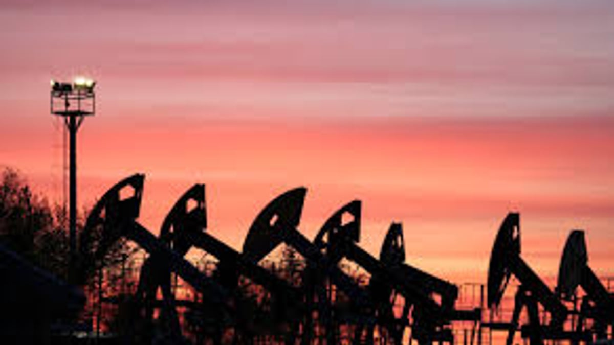 Oil prices plunge 5 percent as US and Iran pause military strikes