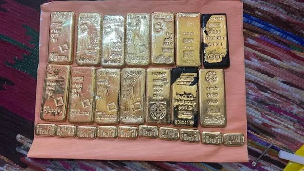West Bengal Police Seize 21.5 Crore Gold And 28.5 Crore Cash From Retired Bus Driver House In Birbhum