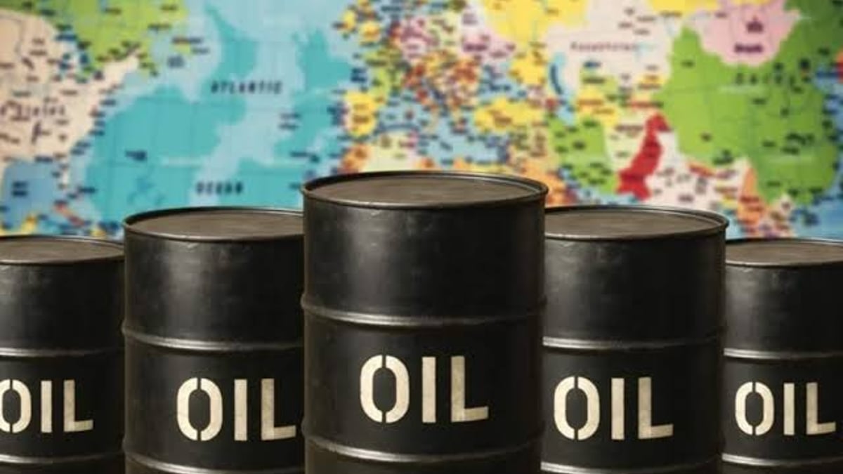 Oil Prices Plunge 5 Percent As Trump Halts Iran Strike Plans For Peace Talks