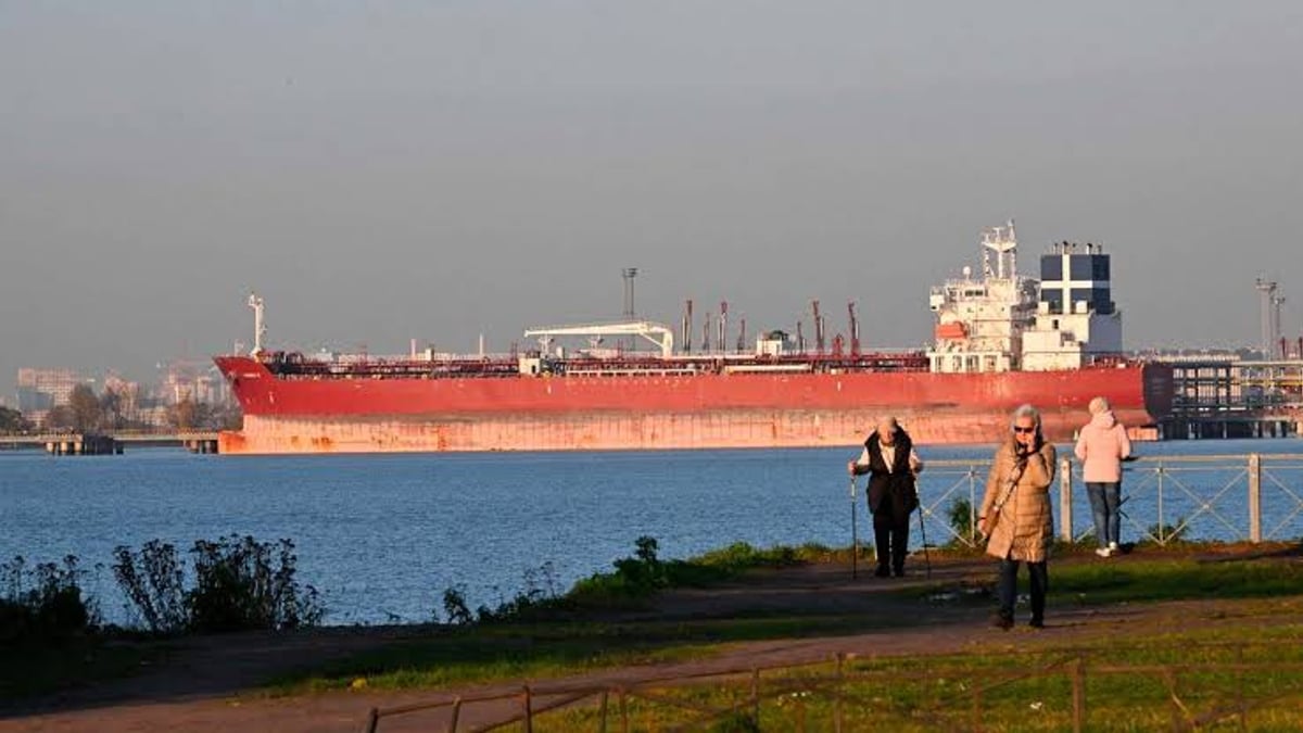 US Diesel Prices Hit Record 6.30 Dollars A Gallon As First Russian Fuel Cargo Sails For New York Explaining Why Trump Friendly With Russia And Forces Against Ukraine For Peace Deal