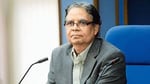 RSS Economist Arvind Panagariya Advises RBI to Let Rupee Fall to 100 VERSUS World Economists and Economic theory.