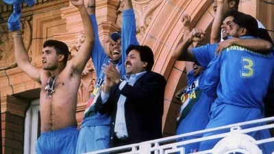 Sourav Ganguly’s Iconic Shirt-Waving Celebration at Lord’s: A Game-Changer in Indian Cricket History