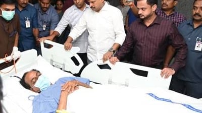 Telangana’s Ex-CM KCR Hospitalized Due to Farmhouse Fall, Sustains Hairline Fracture.