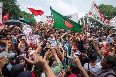 Hundreds of protesters surround Bangladesh Supreme Court, issuing an ultimatum for the chief justice to resign.