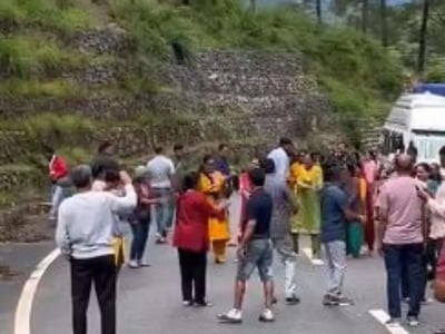 Gujarati Tourists in Uttarakhand Break Into Garba Amid Landslide – Viral Video Captures the Moment